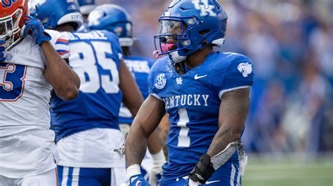 Ray Davis has 3 TDs, Kentucky tops No. 9 Louisville 38-31 to win fifth consecutive Governor’s Cup